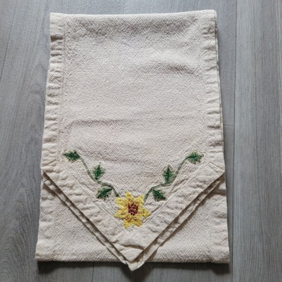 Vintage Linen Table Runner With Embroidered Sunflower Floral Design 64x11 - Picture 1 of 3